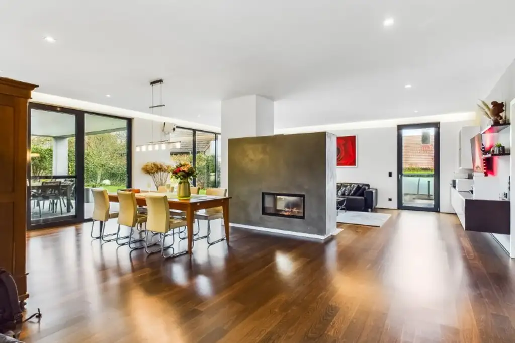 Exklusive Villa mit Indoor- & Outdoor-Pool, Smart-Home-Ausstattung und durchdachtem Raumkonzept