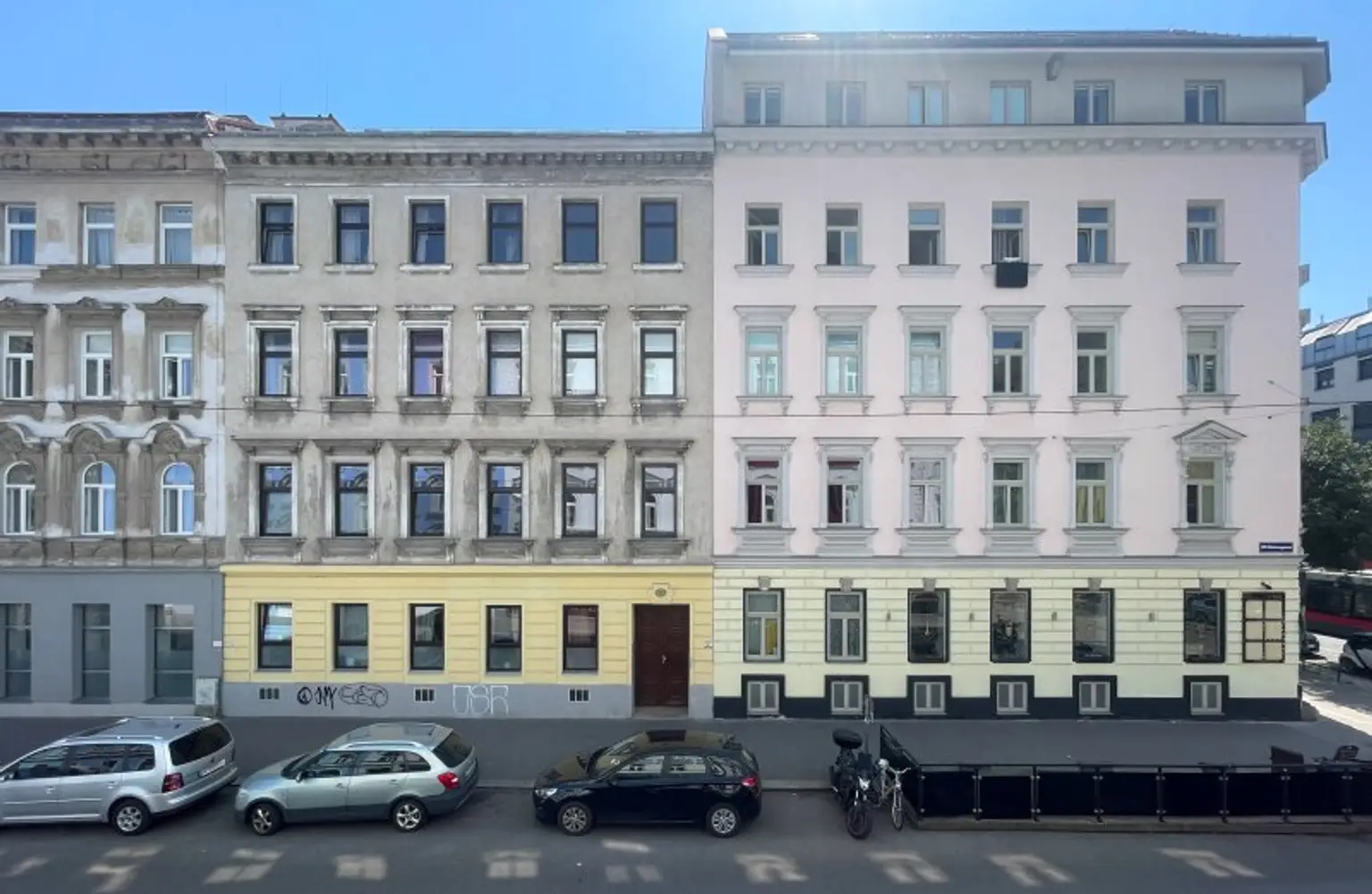 NÄHE AUGARTEN: 1-Zimmer-Altbauwohnung mit großem Gestaltungspotenzial beim Wallensteinplatz