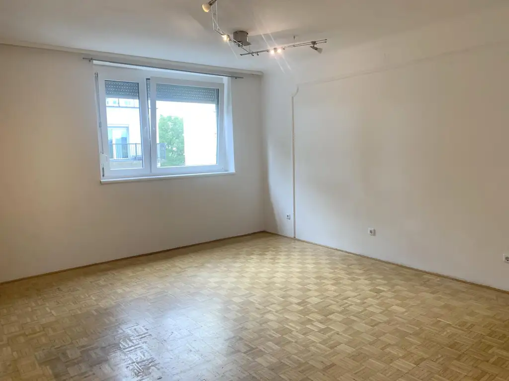 2-Zimmerwohnung mit Balkon und Parkplatz