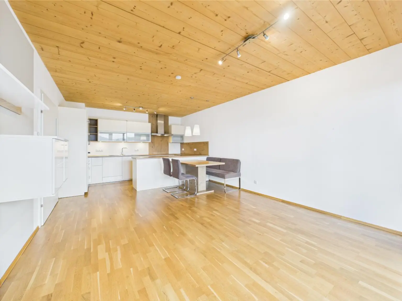 Wohn- und Essbereich 4