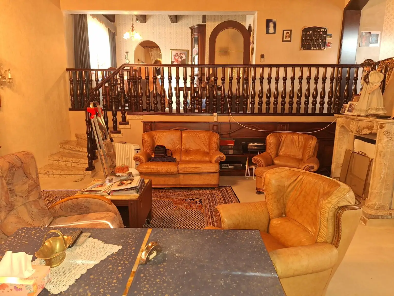 Absolut ruhig gelegen Villa mit überdachtem Pool, direkt am Waldrand auf 2.003 m² Grundstück.