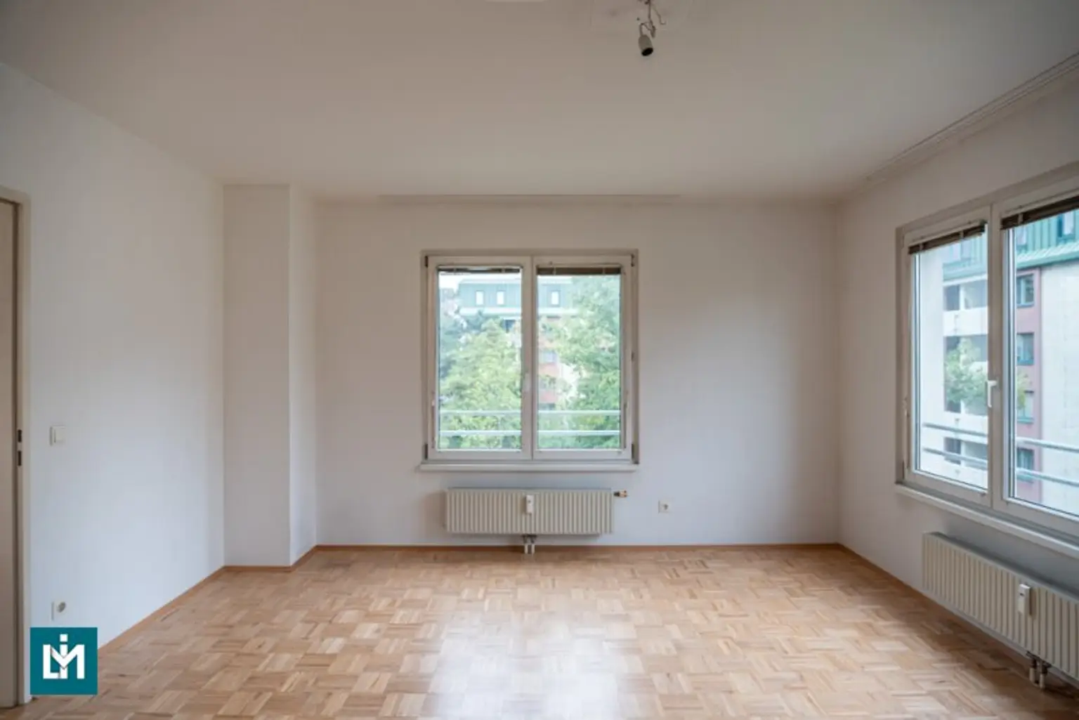 SCHÖNE 2 - ZIMMER WOHNUNG / NÄHE KRANKENHAUS GÖTTLICHER HEILAND