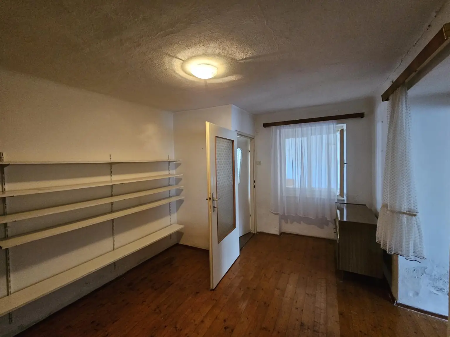 Zimmer Fenster geht in die Veranda (2)
