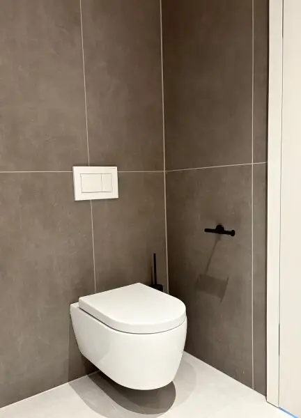 LUXURIÖSE 3-ZIMMER-WOHNUNG MIT 2 BÄDERN, GARAGENPLATZ UND ATEMBERAUBENDEM PANORAMABLICK