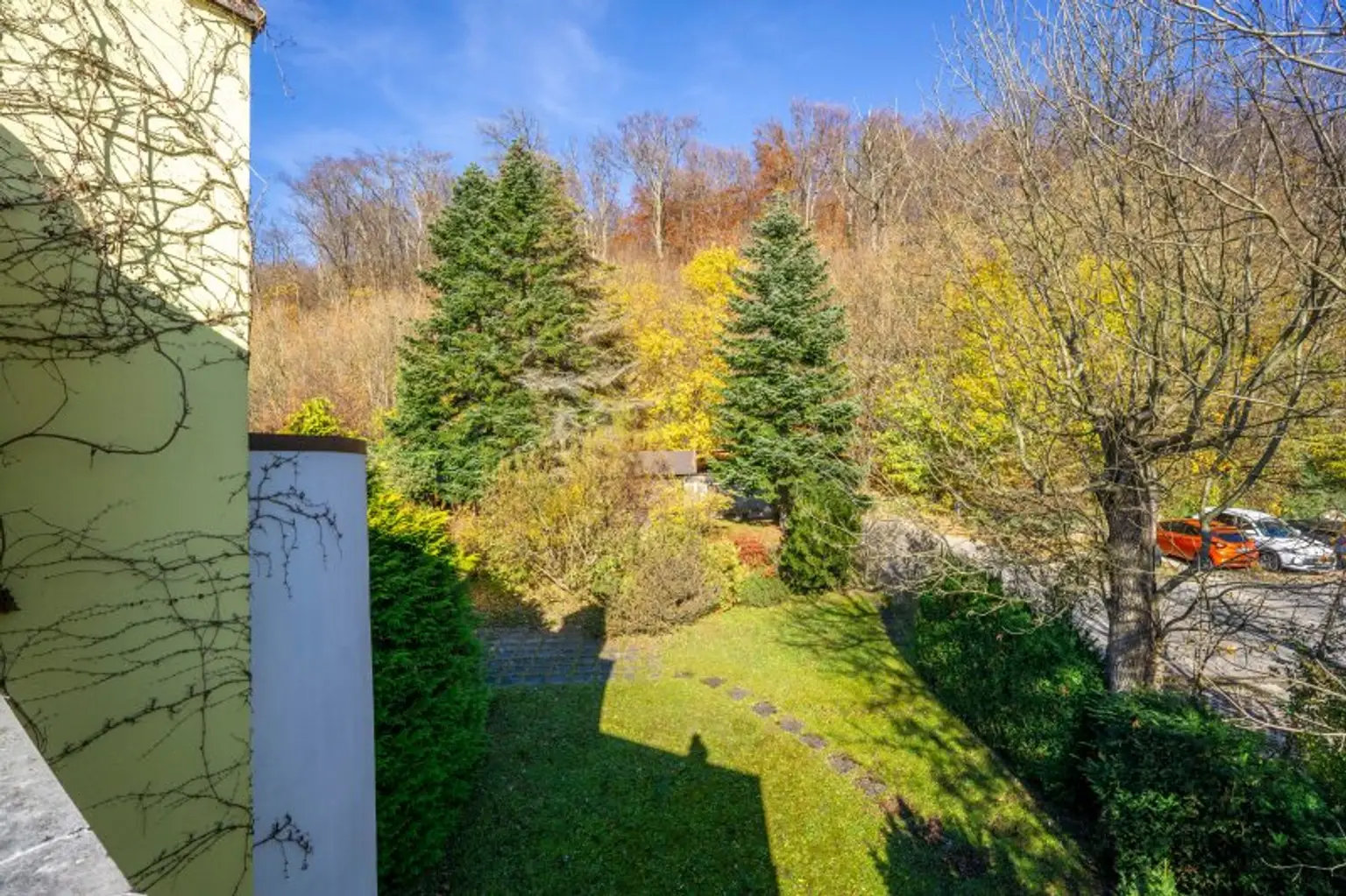 Eckreihenhaus mit Einfamilienhauscharakter in zentrumsnaher Aussichtsslage