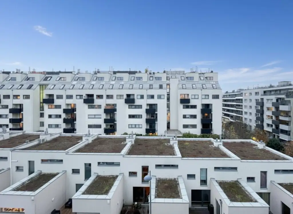 U3 Kendlerstraße: helle ruhige klimatisierte 2-Zimmer-Dachgeschosswohnung mit Loggia/Balkon