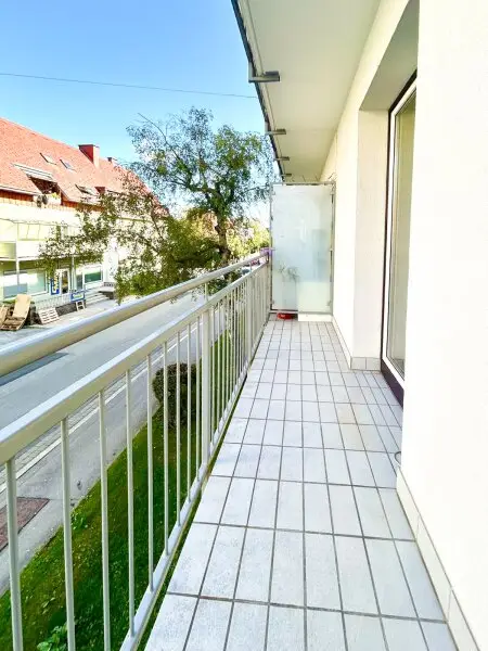 GEIDORF I ZENTRAL & DOCH IDYLLISCH I GRÜNBLICK I ANGENEHME WOHNATMOSPHÄRE I BAD MIT WANNE UND FENSTER I CHARAKTERVOLLER PARKETT I PROJEKT WOHNEN