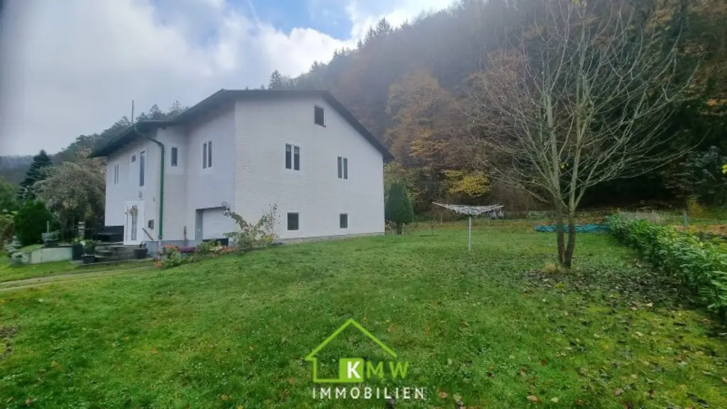 NEU AM MARKT: Wohnhaus am Waldrand