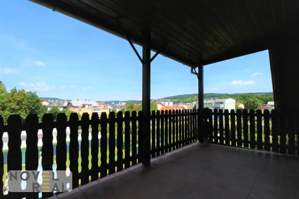 Sanierter Jugendstilaltbau mit Nebengebäude auf großem Grundstück mit Swimmingpool im Bezirk BADEN