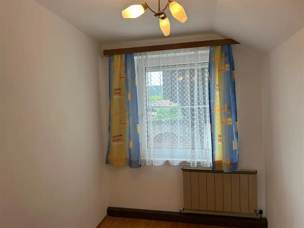 Einfamilienhaus mit Nebengebäuden