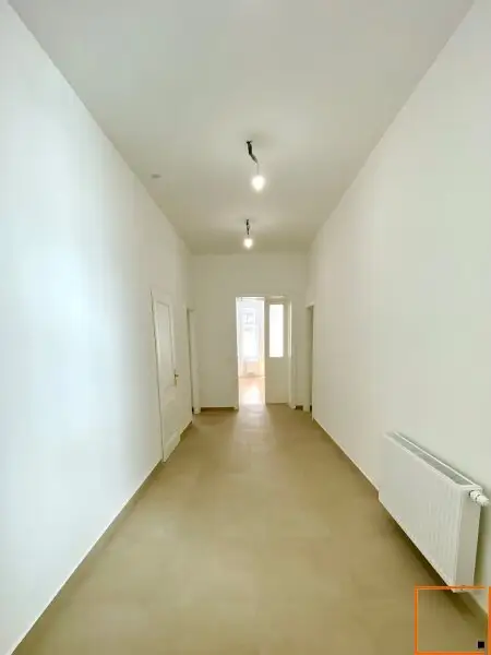 Museumsquartier: Erstbezug: Elegante 5,5 Zimmer-Altbauwohnung mit Balkon