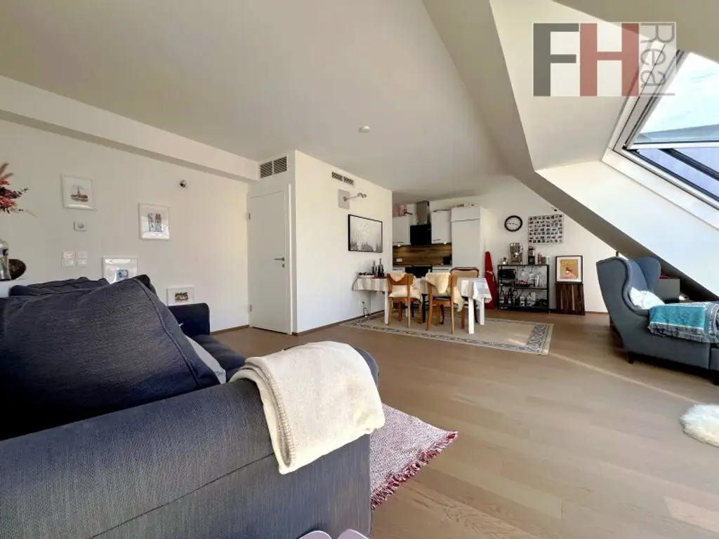 Neuwertige Dachgeschossmaisonette in Mariahilfer TOP-Lage, 2,5 Zimmer, 2 Terrassen Richtung Nord/West in ruhigen Innenhof!