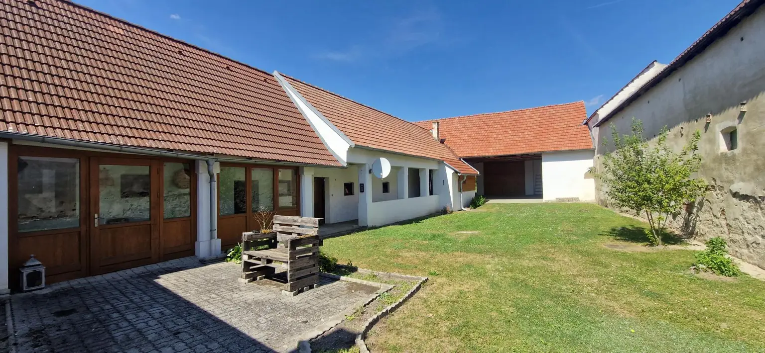 OPEN HOUSE! Charaktervolles altes Bauernhaus mit großzügigem Nebengebäude