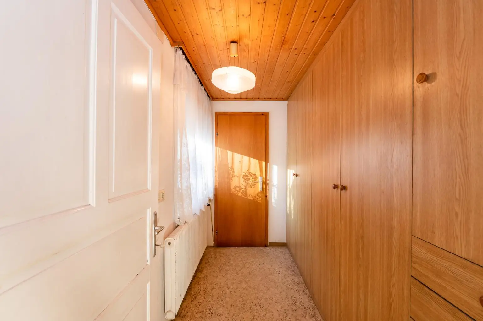 Flur mit Einbauschrank