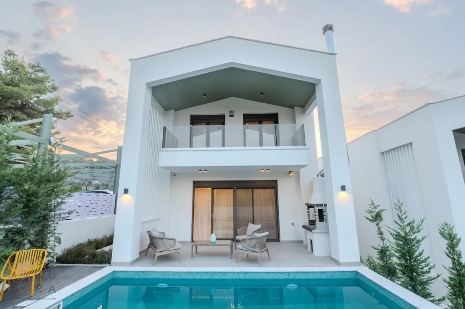 Exklusive Neubau-Maisonette in Polihrono – Drei Etagen moderner Luxus am Meer