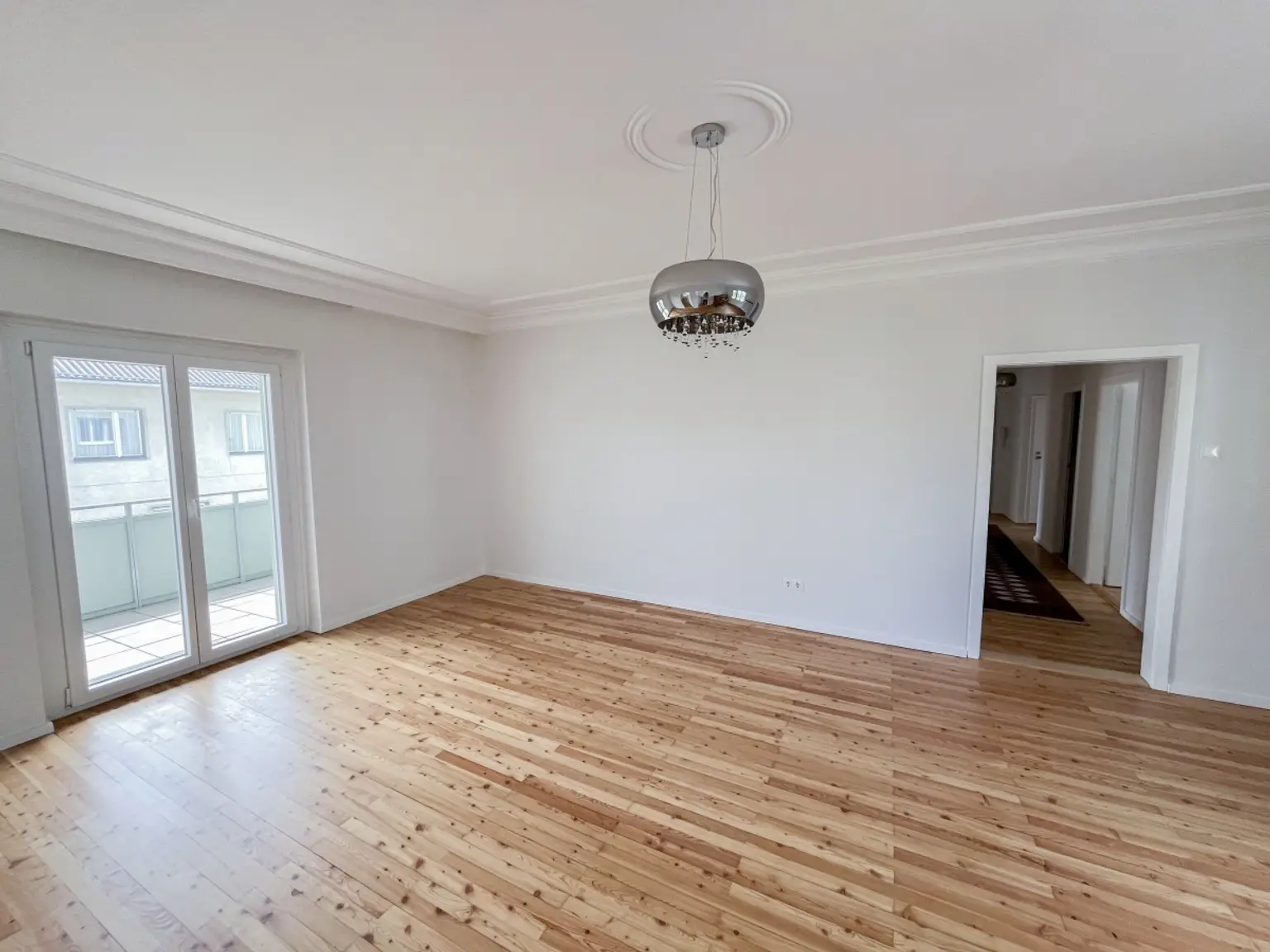 [06762] GROSSZÜGIGES WOHNGLÜCK! Frisch sanierte 6-Zimmer-Mietwohnung