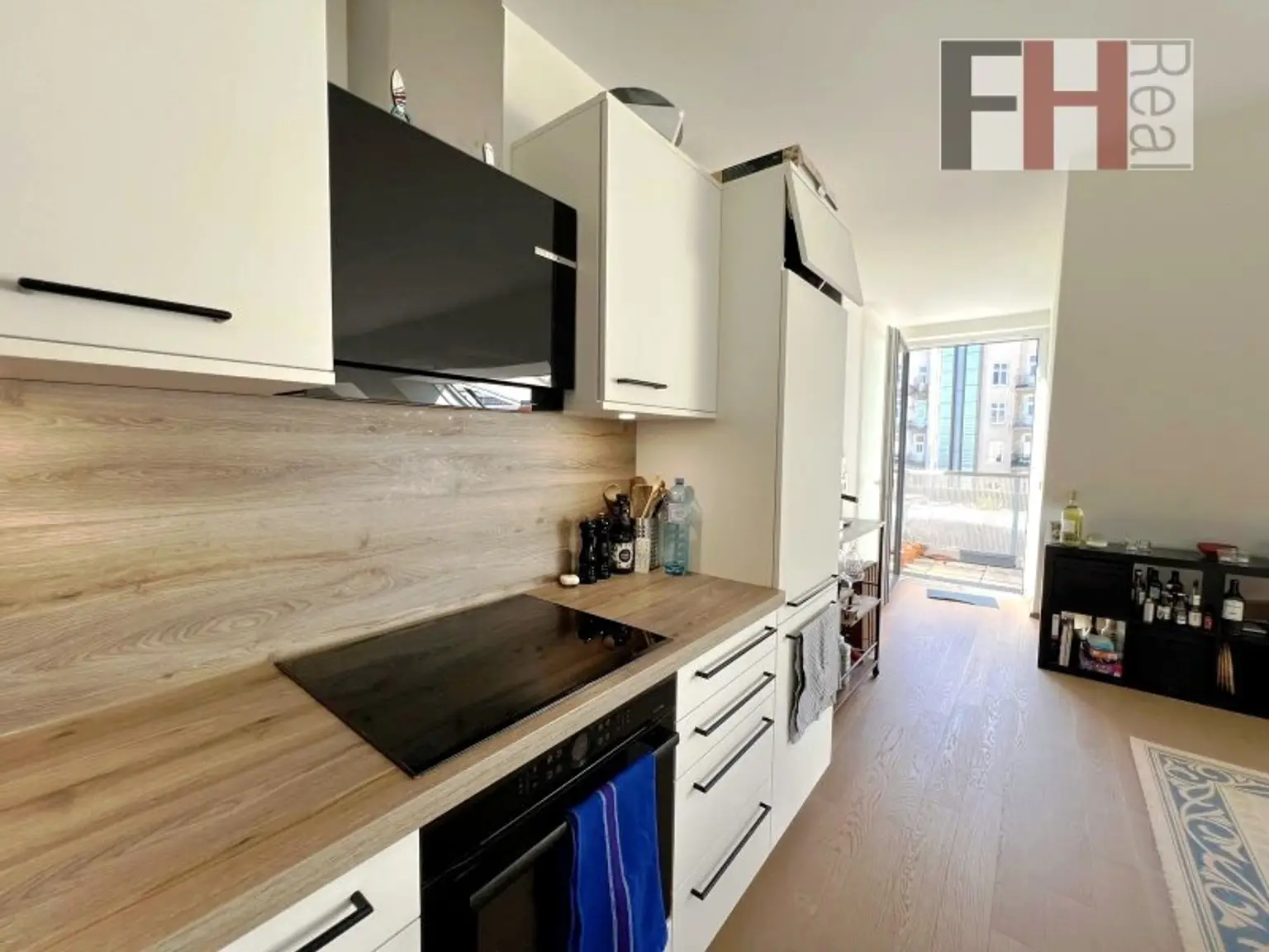 Neuwertige Dachgeschossmaisonette in Mariahilfer TOP-Lage, 2,5 Zimmer, 2 Terrassen Richtung Nord/West in ruhigen Innenhof!