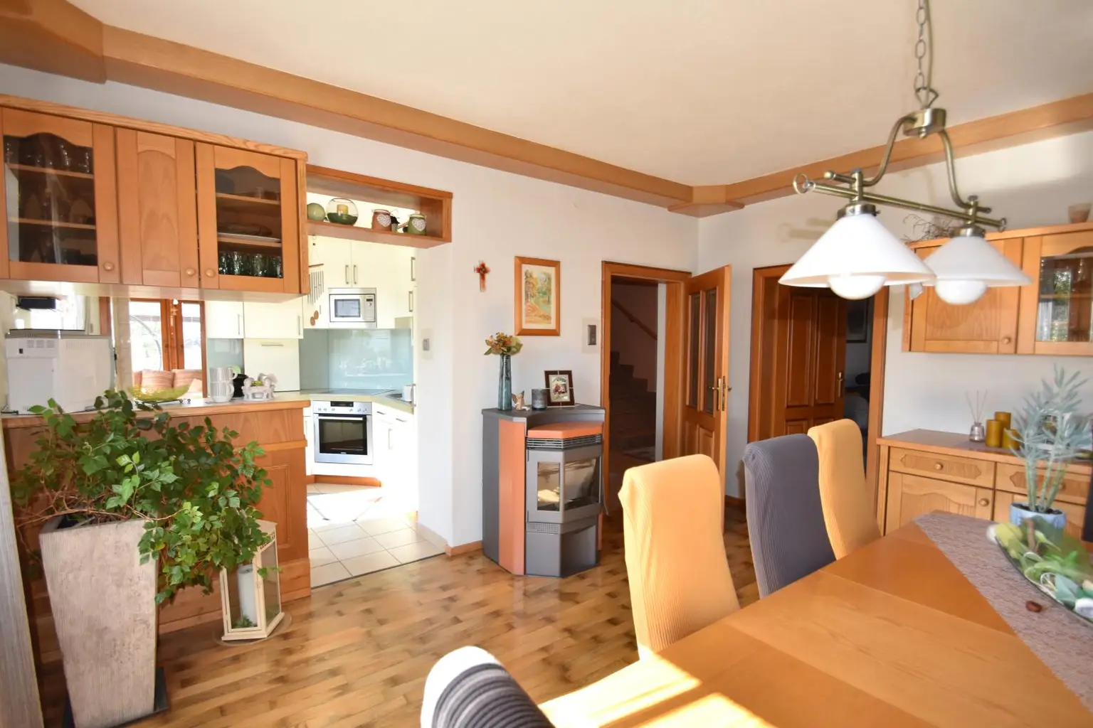 Wohnhaus mit Wintergarten, schönem Garten und Pool im Mostviertel