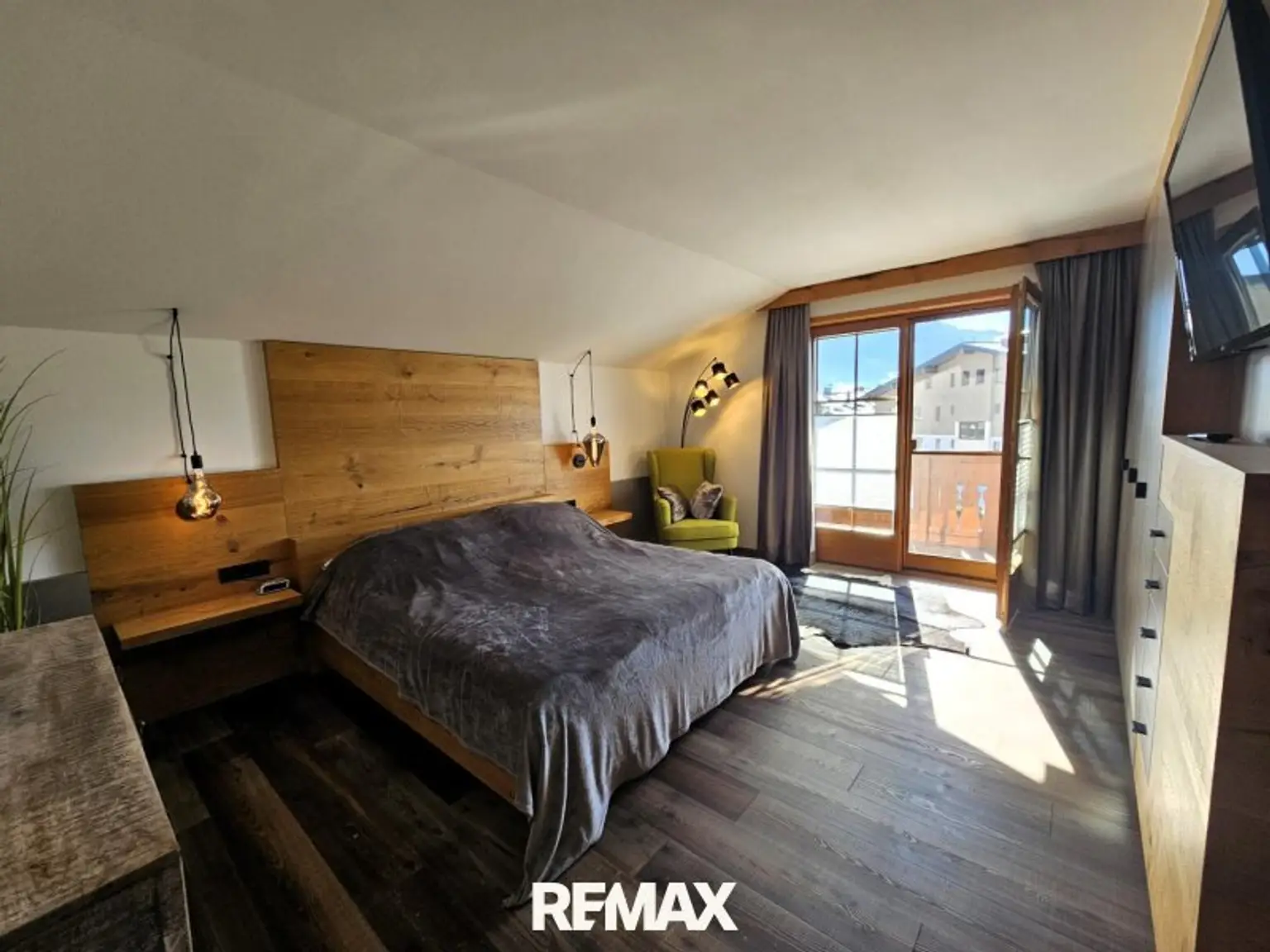 Schlafzimmer mit Balkon