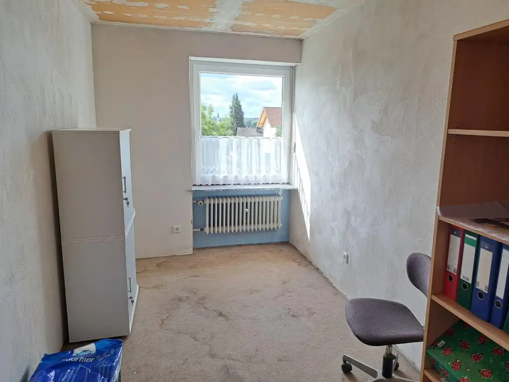 Sanierungsbedürftiges Einfamilienhaus in ruhiger Lage