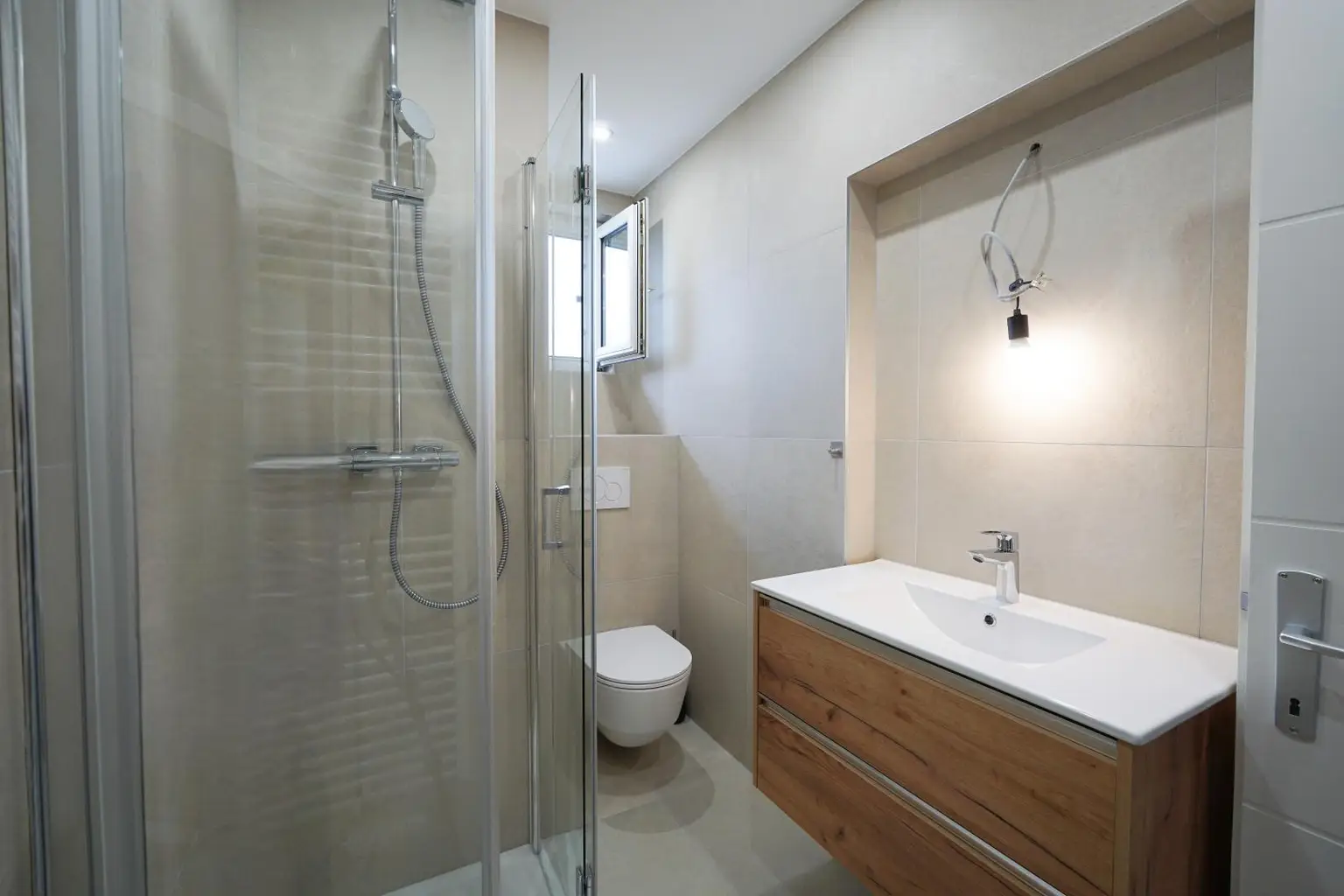 ERSTBEZUG NACH GENERALSANIERUNG – 3-Zimmer-Mietwohnung mit Balkon, Keller & Garage