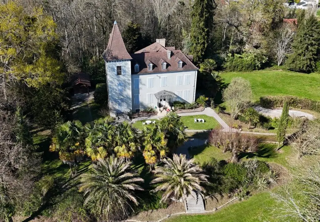 Traumhaftes Château in Südfrankreich mit Blick auf die Pyrenäen – nur 790.000 €