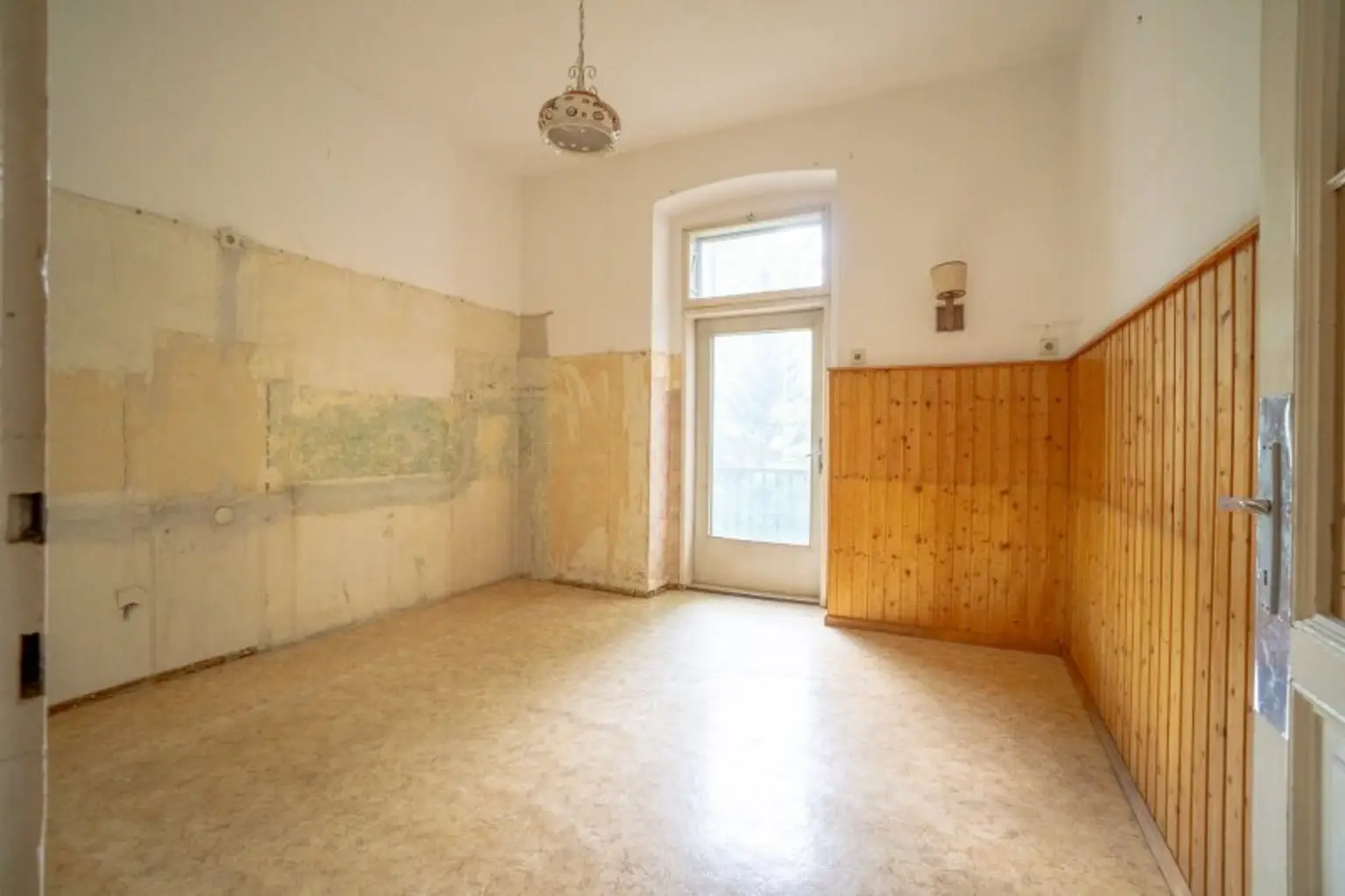 Sanierungsbedürftige 2-Zimmer-Wohnung in Saggen mit Entwicklungspotenzial