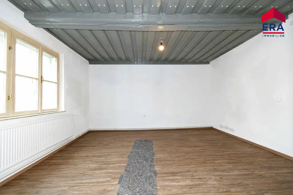 Sanierter Bauernhof mit zwei Wohnungen und großem Grundstück –ideal für Pferdeliebhaber und Familien