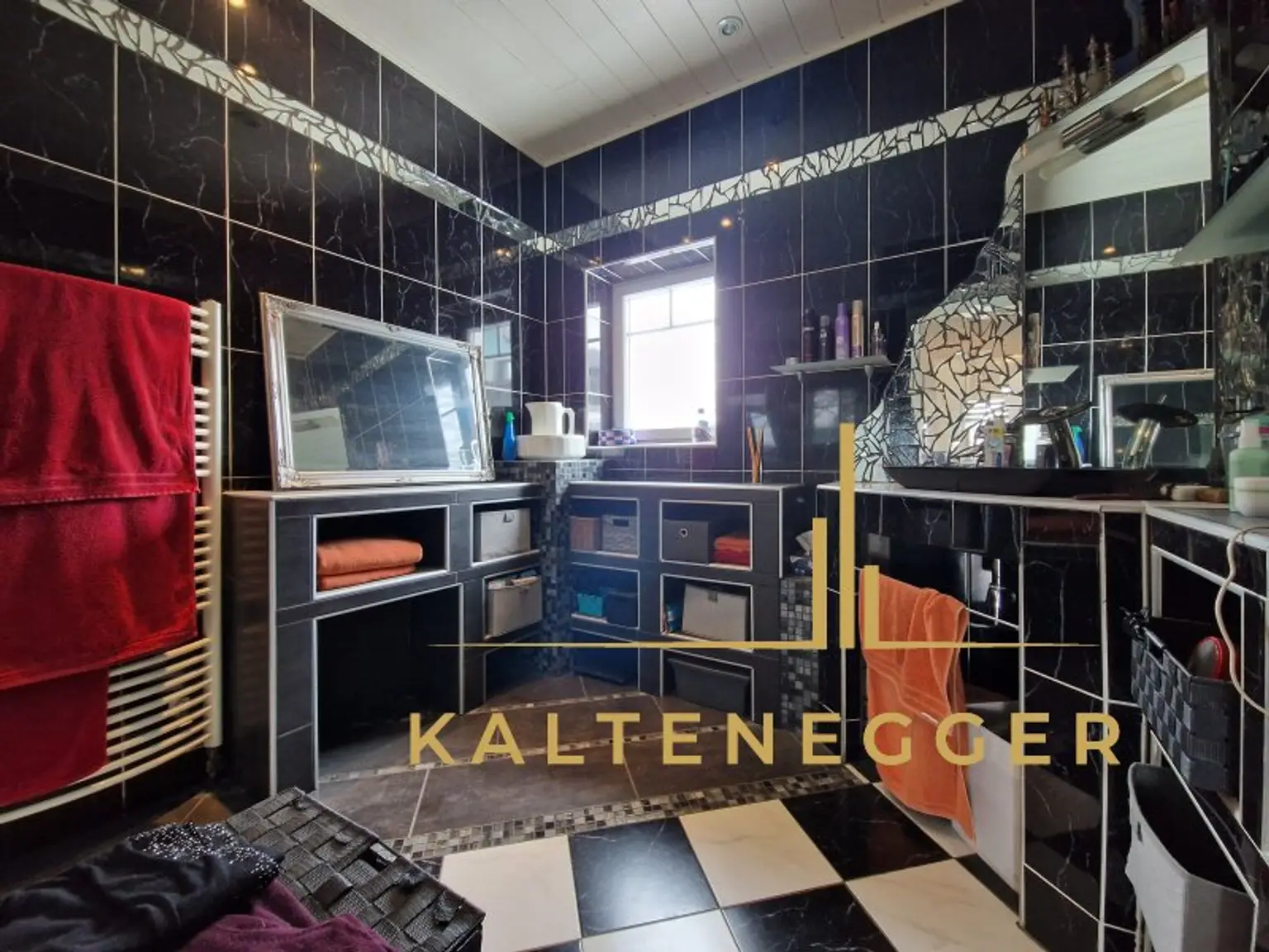 Wohneinheit 2: Badezimmer ca. 7,15 m²