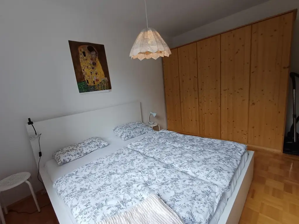 Gmunden: Äußerst gemütliche, teilmöblierte Wohnung mit Balkon im 1. OG in Seenähe!