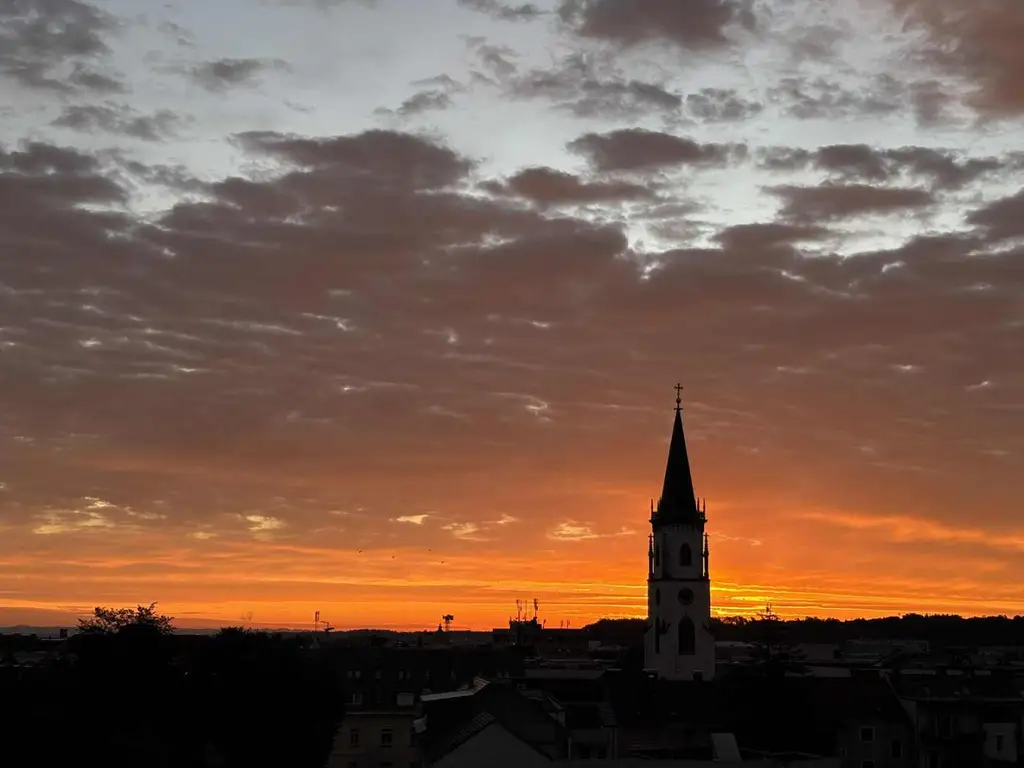 MEGA INNENSTADTWOHNUNG MIT MEGA AUSSICHT!!