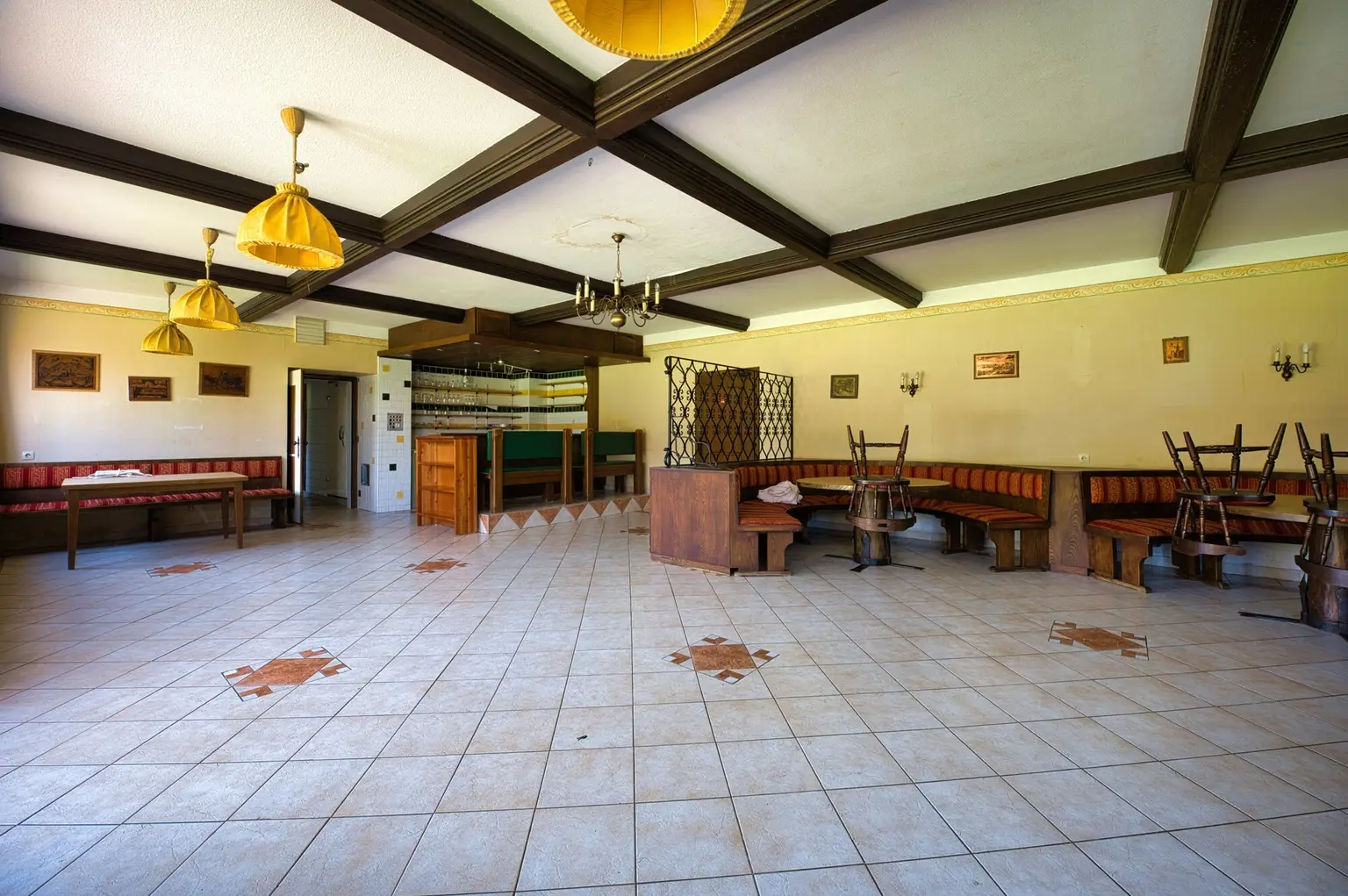 Reiterhof. Vierkanter. Wirtshaus. Zimmervermietung. Wohnungen. Natur.