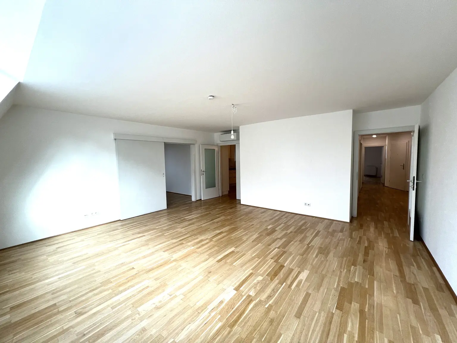 Top-Lage beim Stephansplatz: Moderne, klimatisierte Dachgeschoßwohnung im stilvollen Haus