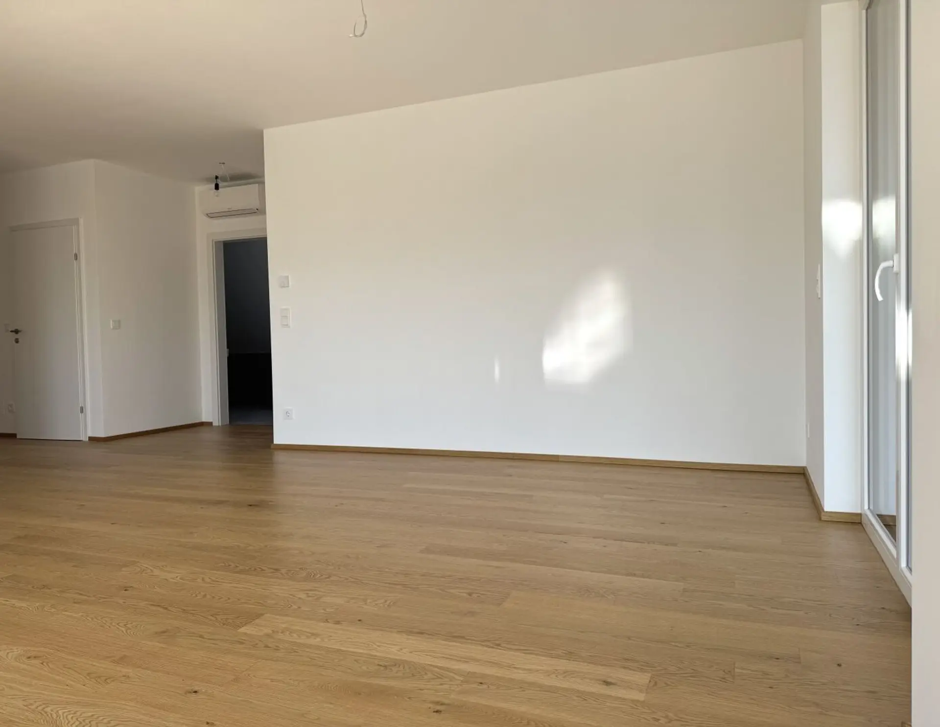 90M² Penhousewohnung mit Ost-Süd-Und Westbalkon zu Mieten!