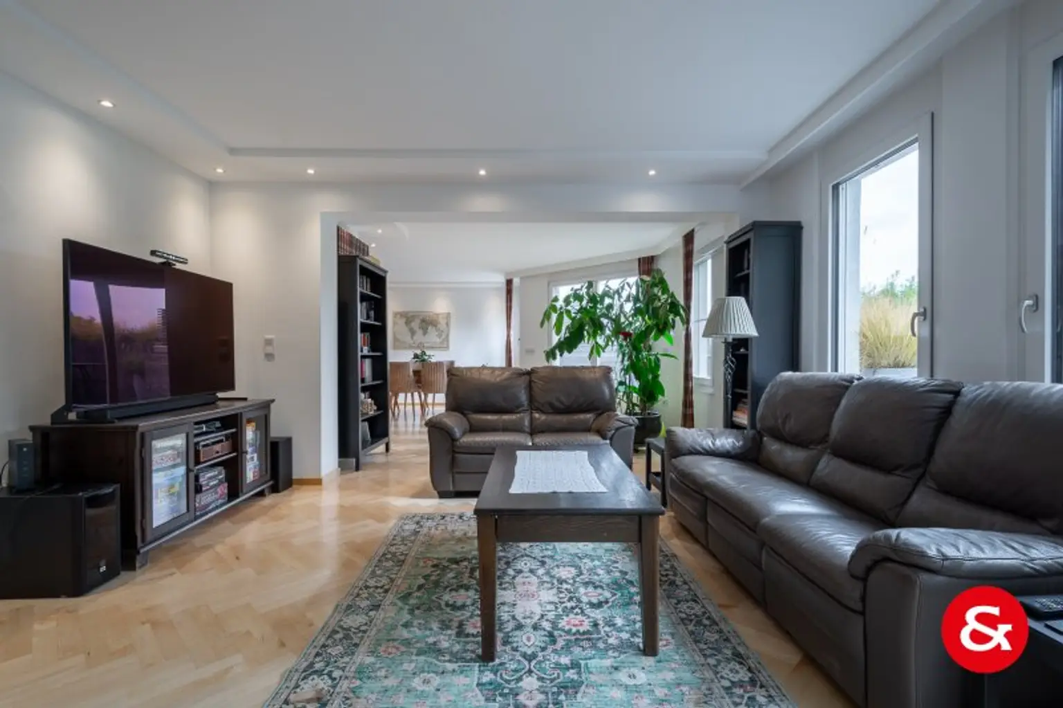 Sonnige 6-Zimmer-Terrassenwohnung mit 2 Garagenplätzen! | auch auf 2 Wohnungen teilbar!