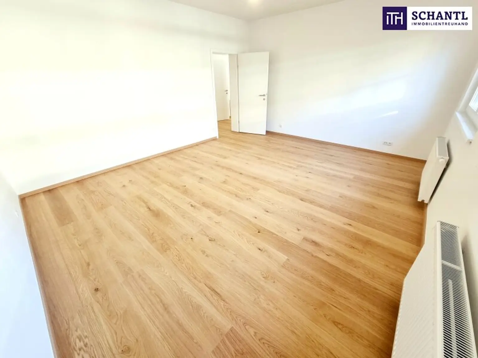 Ruheoase im Grünen! Sonnig. Saniert. Einfach super! Erstbezug mit Wohlfühlfaktor! 4 Zimmer + 2 Balkone + Garagenplatz + Hochwertige Einbauküche! Grün wohin das Auge reicht!