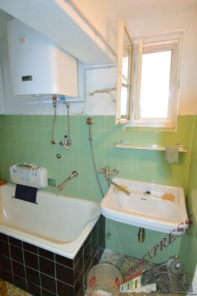 Einfamilienhaus mit Gäste-/Sommerhaus und 2 Garagen - Fernblick