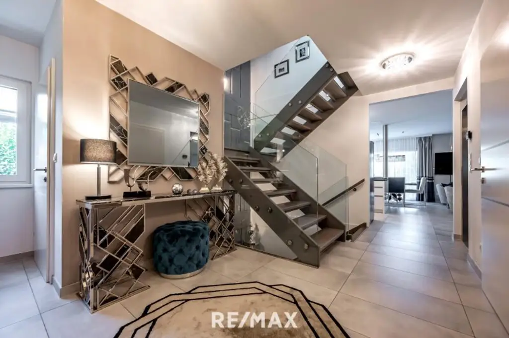 WOHNEN MIT STIL | KOMFORT | LUXUS UND SWIMMINGPOOL in Grünruhelage.