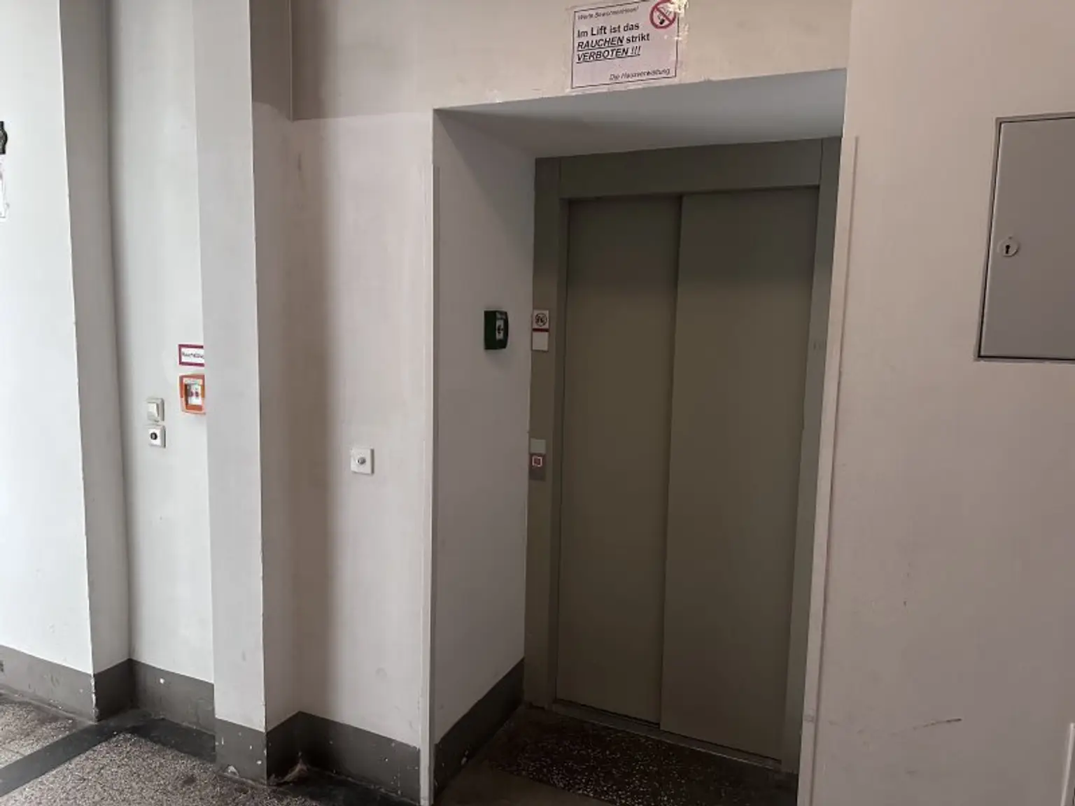 Sonnige Kleinwohnung mit schönem Fernblick im 4. Liftstock