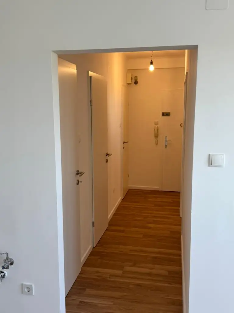 Top sanierte Dachgeschosswohnung in 1180 Wien – ideal für Singles & Paare