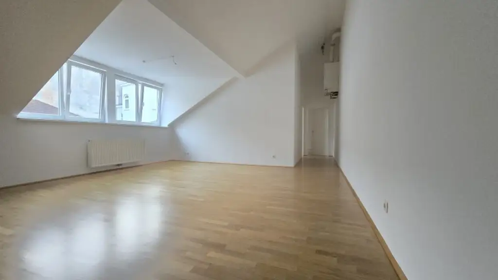 Schöne 4 Zimmer Wohnung mit große Terrasse. Nähe Westbahnhof U3/U6