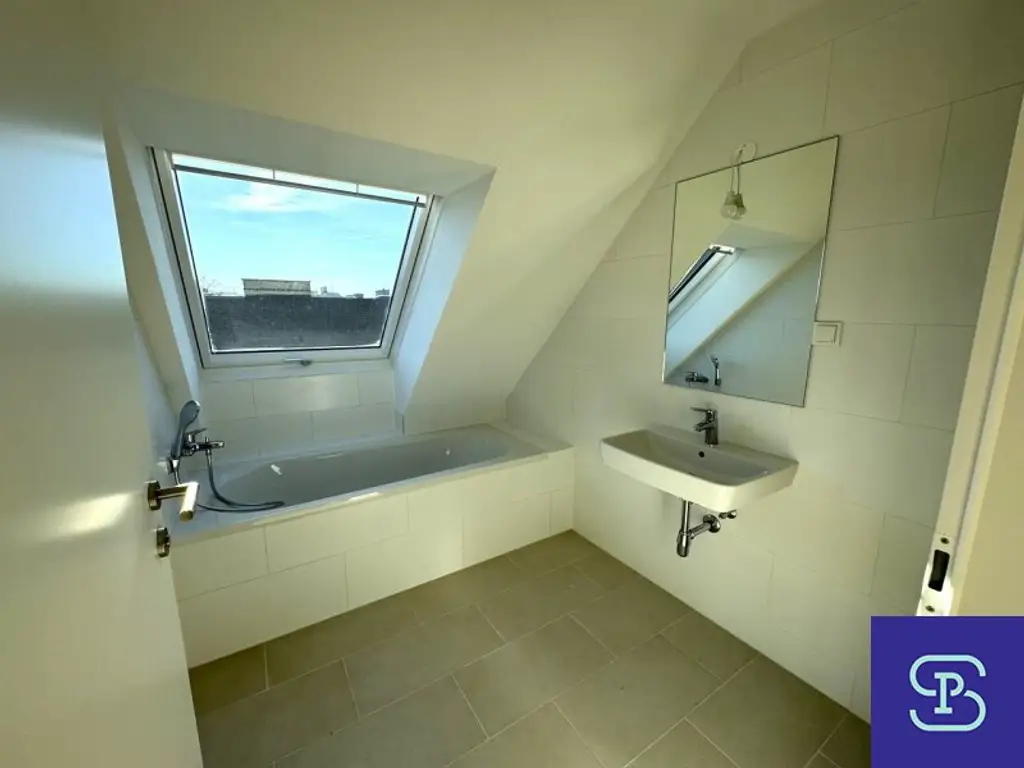 Provisionsfreier 70m² DG-Erstbezug + Balkon mit Einbauküche am Donaukanal - 1200 Wien