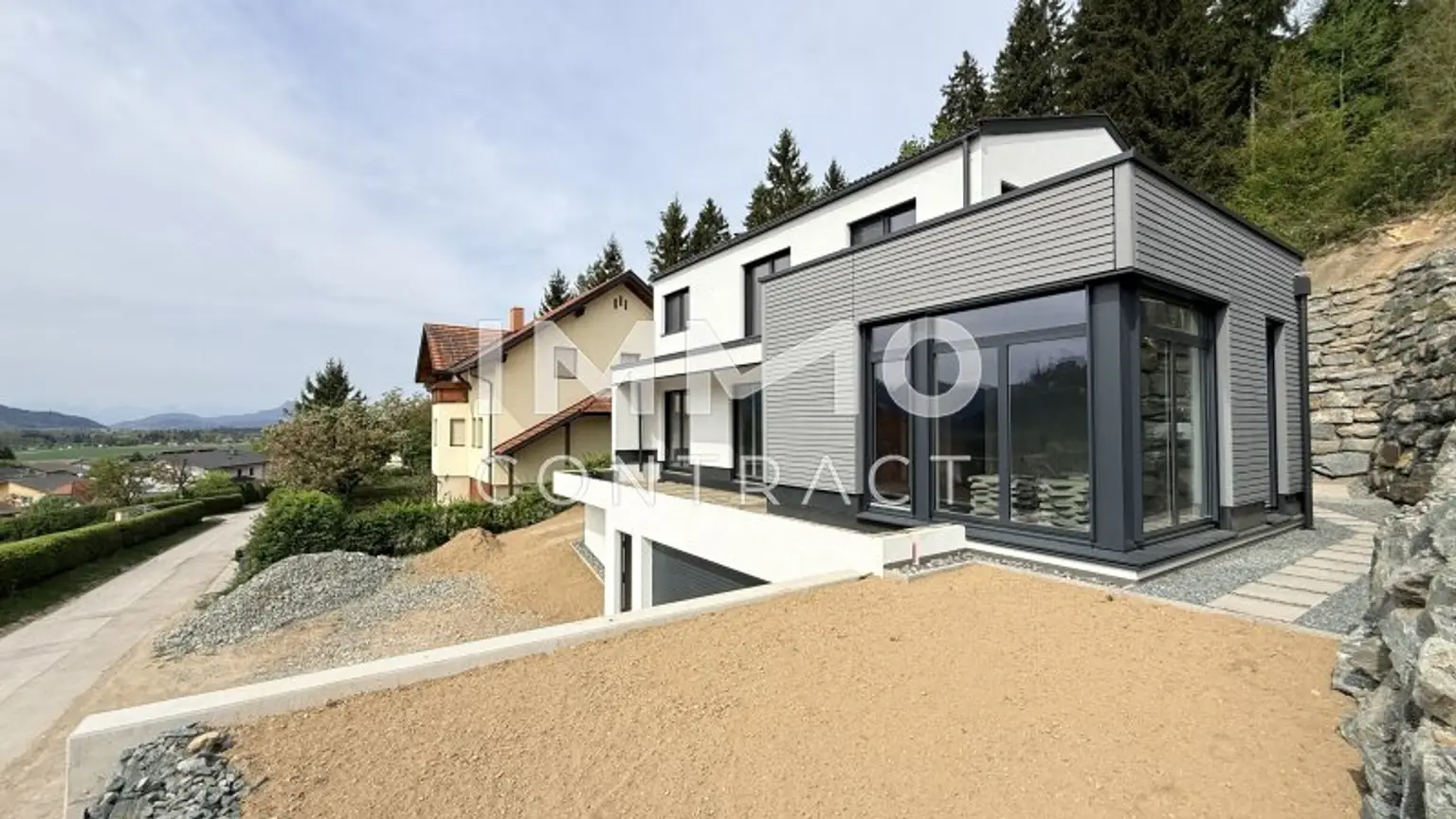Modernes Griffner-Architektenhaus mit Burgblick