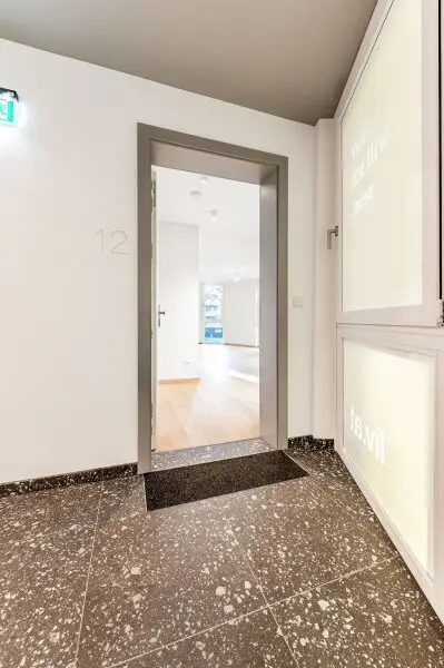 Erstbezug ab Februar! Nähe U6/U4! Helle 2-Zimmer-Wohnung mit Loggia zu vermieten!