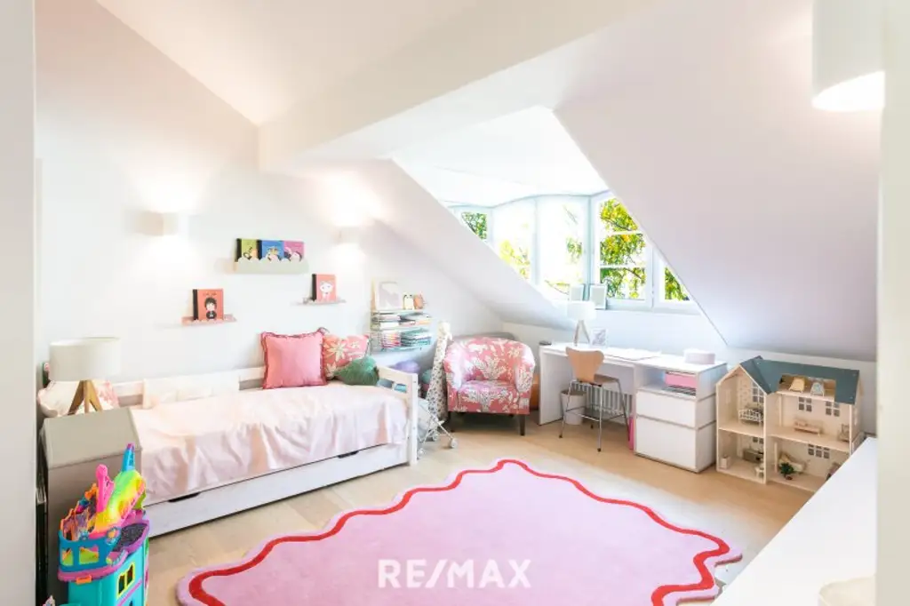 Alt-Hietzing - Luxuriöses Dachgeschoss mit Terrasse auf Wohnebene !