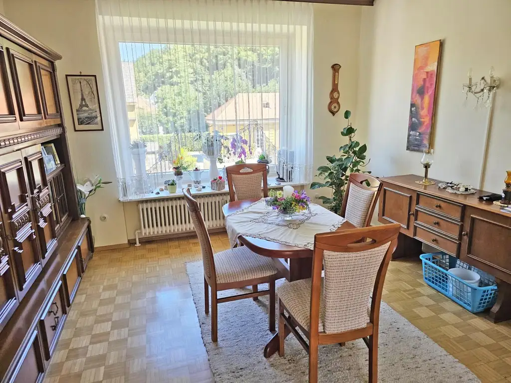 3 Zimmer, mit Loggia , Carport