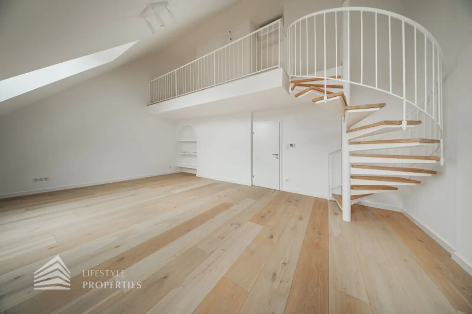 Helle 2-Zimmer-Maisonettewohnung, Nähe Wiedner Hauptstraße