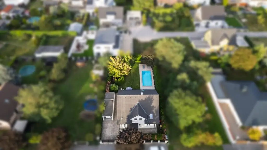 ! "take your bags and move in" ! 4,5 Zimmer, Terrasse, Garage & Pool! Grünruhelage!