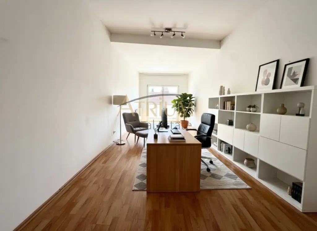 Eigentumswohnung mit knapp 90m² Wohnfläche und sonnigem Balkon - Idyllische Seitengasse in Bahnhofsnähe.