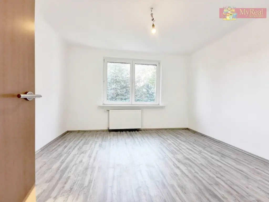 Sonnige  Generalsanierte 3 Zimmer  Wohnung in Grüne lage